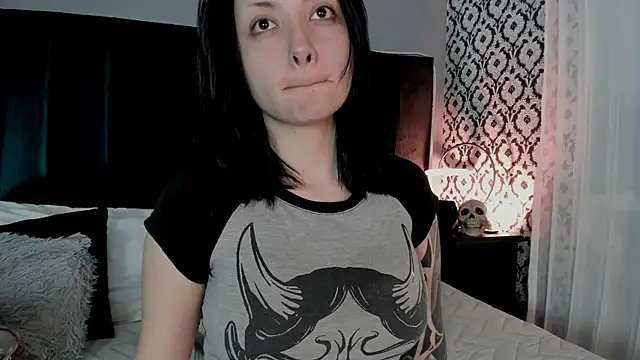 Adeelinee online show from 05/25/26, 07:53