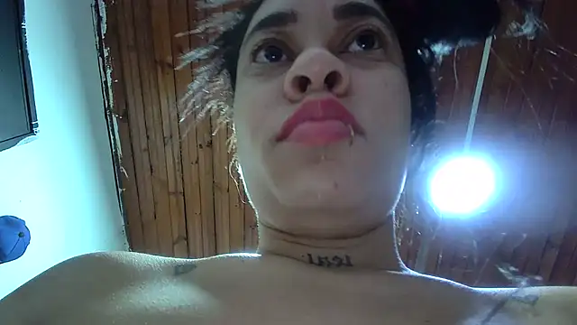 Snapshot of white_sexy_ chatting on 10/25/25, 11:40 white sexy online show from 10/25/25, 11:40