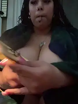 Snapshot of lovelymyah chatting on 02/04/25, 01:34 lovelymyah online show from 02/04/25, 01:34