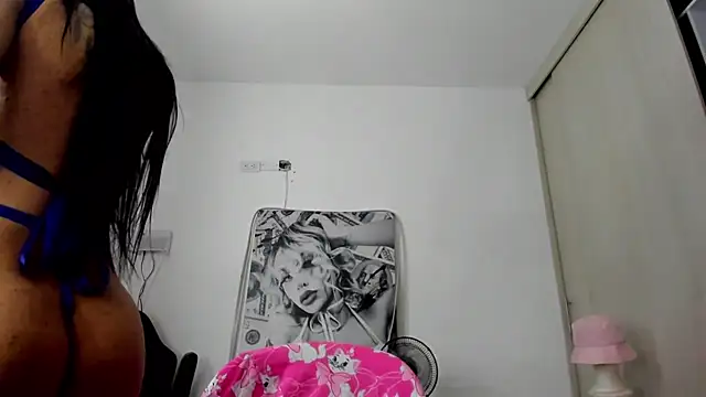 Snapshot of _juliana_star_ chatting on 10/10/25, 02:27 juliana star online show from 10/10/25, 02:27