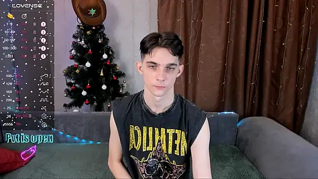 Snapshot of Aaron_Boom chatting on 01/17/26, 05:12 Aaron Boom online show from 01/17/26, 05:12