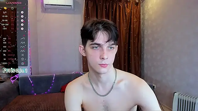 Snapshot of Aaron_Boom chatting on 02/14/26, 04:48 Aaron Boom online show from 02/14/26, 04:48