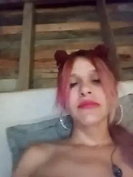 Snapshot of KeylacabreraC chatting on 11/06/25, 01:17 KeylacabreraC online show from 11/06/25, 01:17