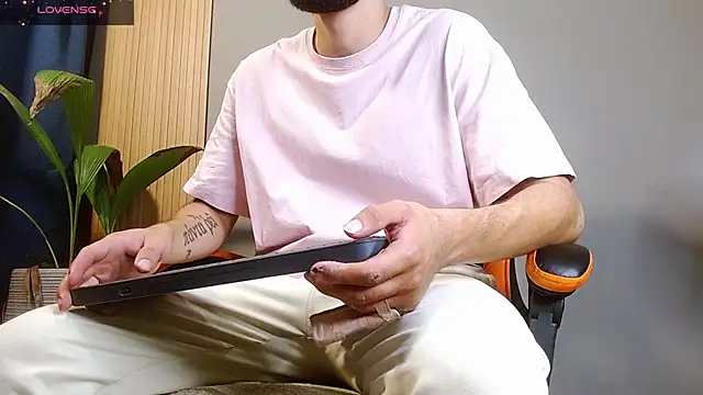 Snapshot of Mr_WhiteCock chatting on 10/31/25, 11:50 Mr WhiteCock online show from 10/31/25, 11:50