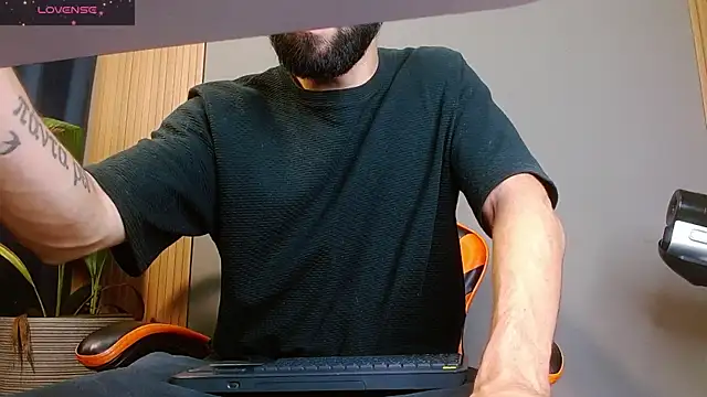 Snapshot of Mr_WhiteCock chatting on 11/02/25, 12:13 Mr WhiteCock online show from 11/02/25, 12:13