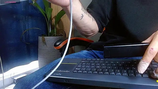 Snapshot of Mr_WhiteCock chatting on 11/03/25, 08:21 Mr WhiteCock online show from 11/03/25, 08:21