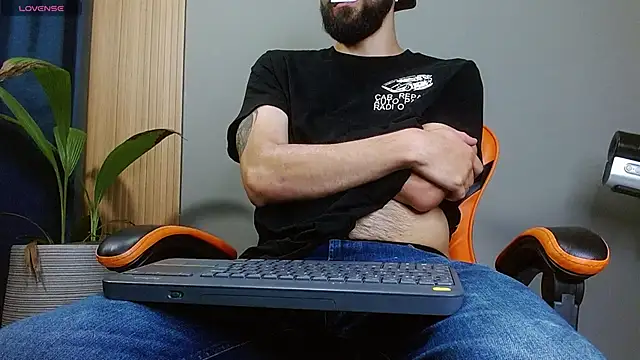 Snapshot of Mr_WhiteCock chatting on 11/05/25, 02:00 Mr WhiteCock online show from 11/05/25, 02:00