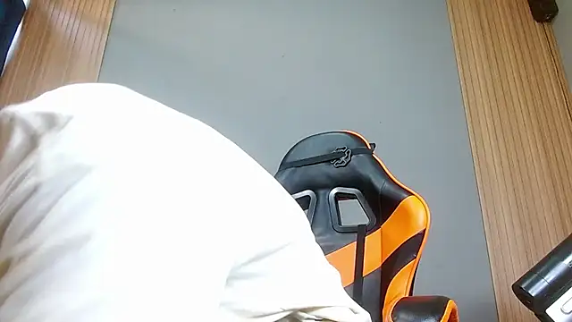 Snapshot of Mr_WhiteCock chatting on 11/09/25, 08:18 Mr WhiteCock online show from 11/09/25, 08:18