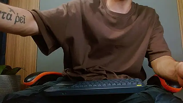 Snapshot of Mr_WhiteCock chatting on 11/11/25, 02:44 Mr WhiteCock online show from 11/11/25, 02:44