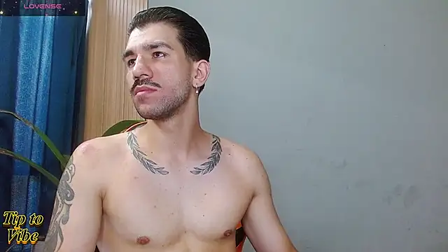 Snapshot of Mr_WhiteCock chatting on 11/24/25, 04:07 Mr WhiteCock online show from 11/24/25, 04:07