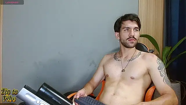 Snapshot of Mr_WhiteCock chatting on 11/30/25, 02:26 Mr WhiteCock online show from 11/30/25, 02:26