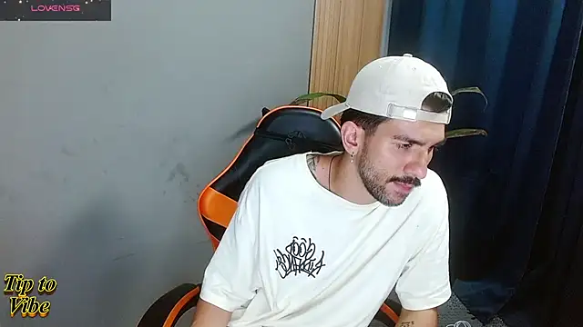 Snapshot of Mr_WhiteCock chatting on 12/02/25, 10:16 Mr WhiteCock online show from 12/02/25, 10:16