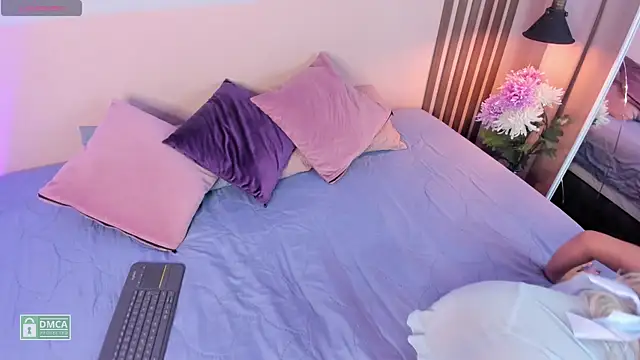 Snapshot of charloottee_1 chatting on 12/13/24, 03:16 charloottee 1 online show from 12/13/24, 03:16