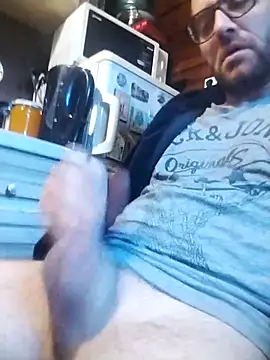 Snapshot of tomee83 chatting on 11/02/25, 06:38 tomee83 online show from 11/02/25, 06:38