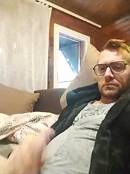 Snapshot of tomee83 chatting on 11/06/25, 06:03 tomee83 online show from 11/06/25, 06:03