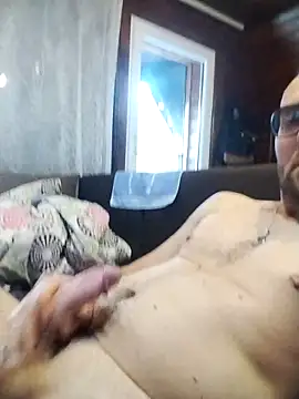 Snapshot of tomee83 chatting on 11/18/25, 06:51 tomee83 online show from 11/18/25, 06:51