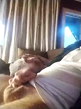 Snapshot of tomee83 chatting on 11/30/25, 06:17 tomee83 online show from 11/30/25, 06:17