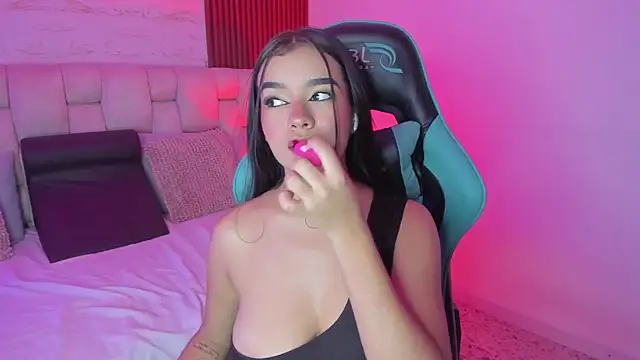 SophiaWylde online show from 10/07/25, 05:26