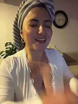 sukhakunis1 online show from 05/17/26, 12:19
