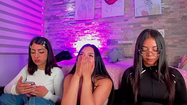 missnickeloo online show from 12/04/24, 08:18