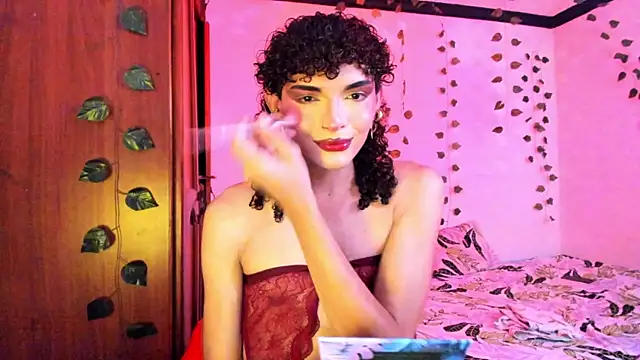 Snapshot of lucianromero chatting on 09/22/25, 04:36 lucianromero online show from 09/22/25, 04:36