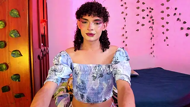 Snapshot of lucianromero chatting on 10/13/25, 10:43 lucianromero online show from 10/13/25, 10:43