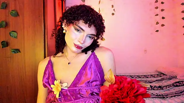 Snapshot of lucianromero chatting on 12/16/25, 05:45 lucianromero online show from 12/16/25, 05:45