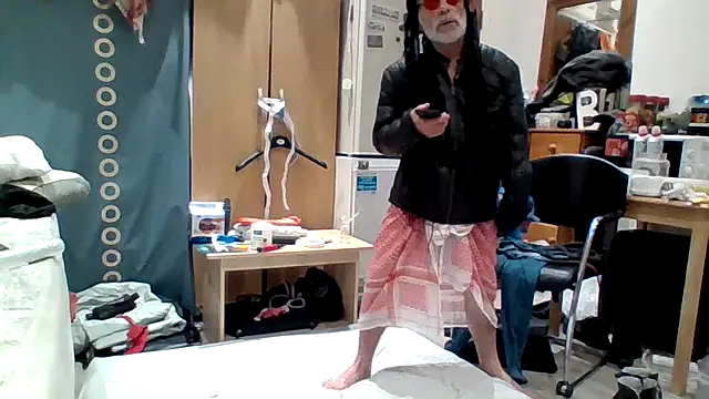 Snapshot of DaddyQuimHot chatting on 09/29/25, 01:44 DaddyQuimHot online show from 09/29/25, 01:44