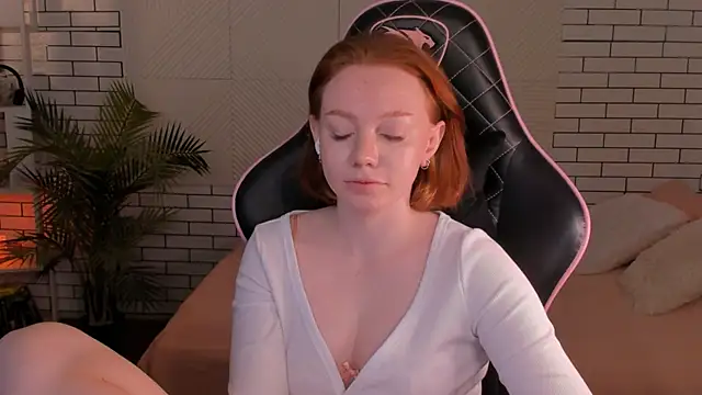 foxyMistrees online show from 12/18/24, 01:48