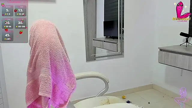 Snapshot of dahian_carter chatting on 11/08/25, 12:49 dahian carter online show from 11/08/25, 12:49