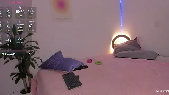 LittleSofia  online show from 02/13/25, 02:23