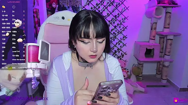 MaddyFooxx online show from 06/25/26, 11:42
