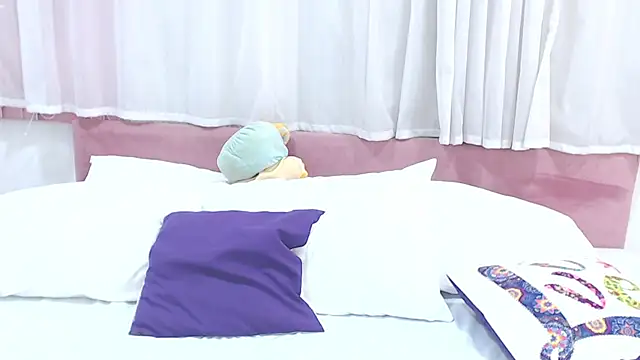 LexiiBloom online show from 02/02/25, 05:48