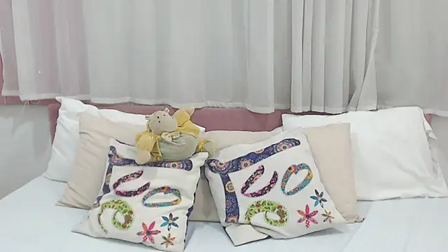 LexiiBloom online show from 02/19/25, 02:55