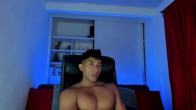 Snapshot of Couple_muscle1 chatting on 12/03/24, 04:50 Couple muscle1 online show from 12/03/24, 04:50