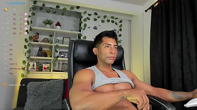 Snapshot of Couple_muscle1 chatting on 01/24/25, 01:57 Couple muscle1 online show from 01/24/25, 01:57
