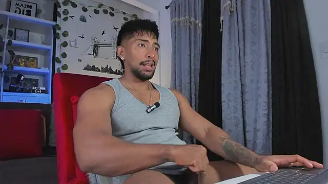 Snapshot of Couple_muscle1 chatting on 02/23/26, 10:18 Couple muscle1 online show from 02/23/26, 10:18