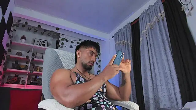 Snapshot of Couple_muscle1 chatting on 03/12/26, 08:26 Couple muscle1 online show from 03/12/26, 08:26