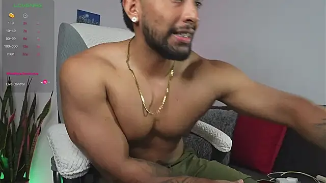 Snapshot of Couple_muscle1 chatting on 05/21/26, 08:49 Couple muscle1 online show from 05/21/26, 08:49