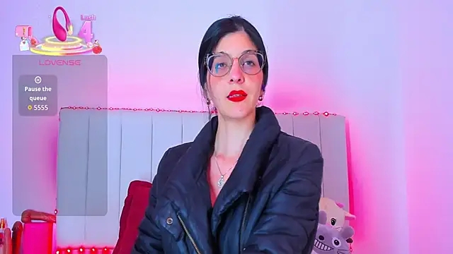 caro lyne  online show from 06/12/26, 07:24