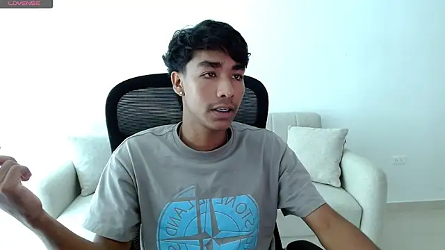 Snapshot of Tyler_prince chatting on 11/17/25, 08:47 Tyler prince online show from 11/17/25, 08:47