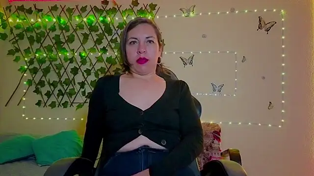 Lady breaks hearts online show from 10/18/25, 10:16