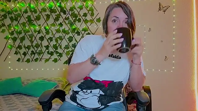 Lady breaks hearts online show from 10/30/25, 10:49