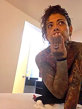 Snapshot of inkdbabz_33 chatting on 09/27/25, 02:05 inkdbabz 33 online show from 09/27/25, 02:05