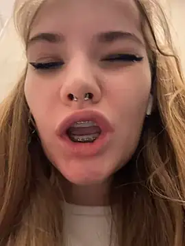 Snapshot of Holy_Tereza chatting on 12/03/24, 03:44 Holy Tereza online show from 12/03/24, 03:44