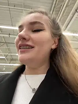 Snapshot of Holy_Tereza chatting on 01/07/25, 03:23 Holy Tereza online show from 01/07/25, 03:23