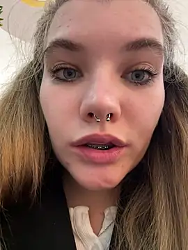 Snapshot of Holy_Tereza chatting on 03/07/25, 06:22 Holy Tereza online show from 03/07/25, 06:22
