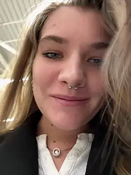 Snapshot of Holy_Tereza chatting on 03/21/25, 03:13 Holy Tereza online show from 03/21/25, 03:13