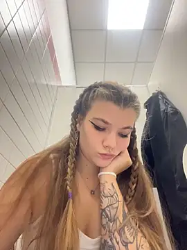 Snapshot of Holy_Tereza chatting on 11/02/25, 03:36 Holy Tereza online show from 11/02/25, 03:36