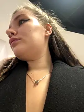 Snapshot of Holy_Tereza chatting on 11/09/25, 03:43 Holy Tereza online show from 11/09/25, 03:43